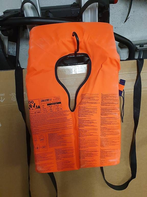 Schwimmwesten: Rettungs Schwimmweste – Gebraucht aus Kriens von Miezi2 2