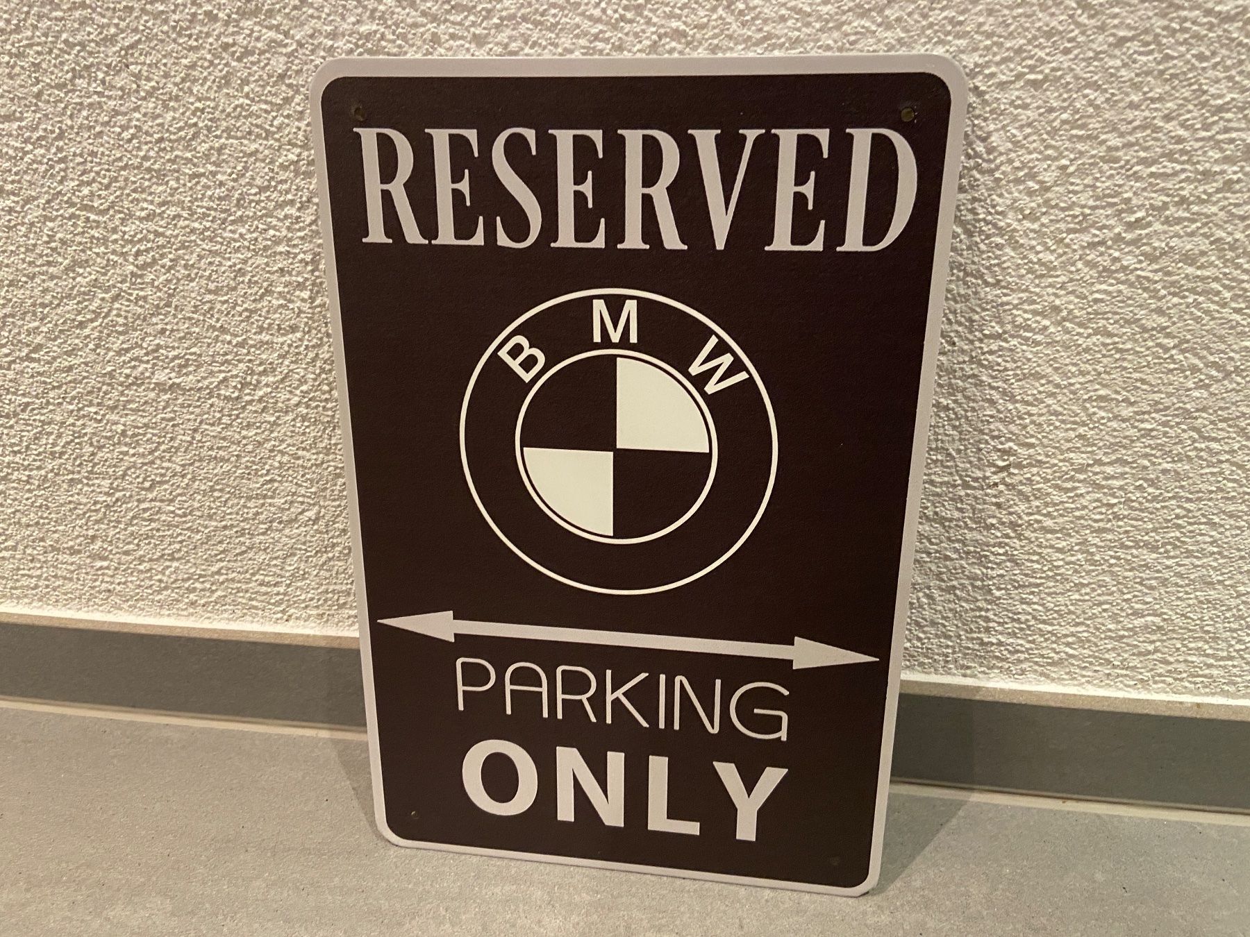 BMW Insegne: BMW PARKING ONLY SCHILD   / 1 Stück / BMW – Nuovo e nell'imballaggio originale da Seon venduto da Aaargauer01 6