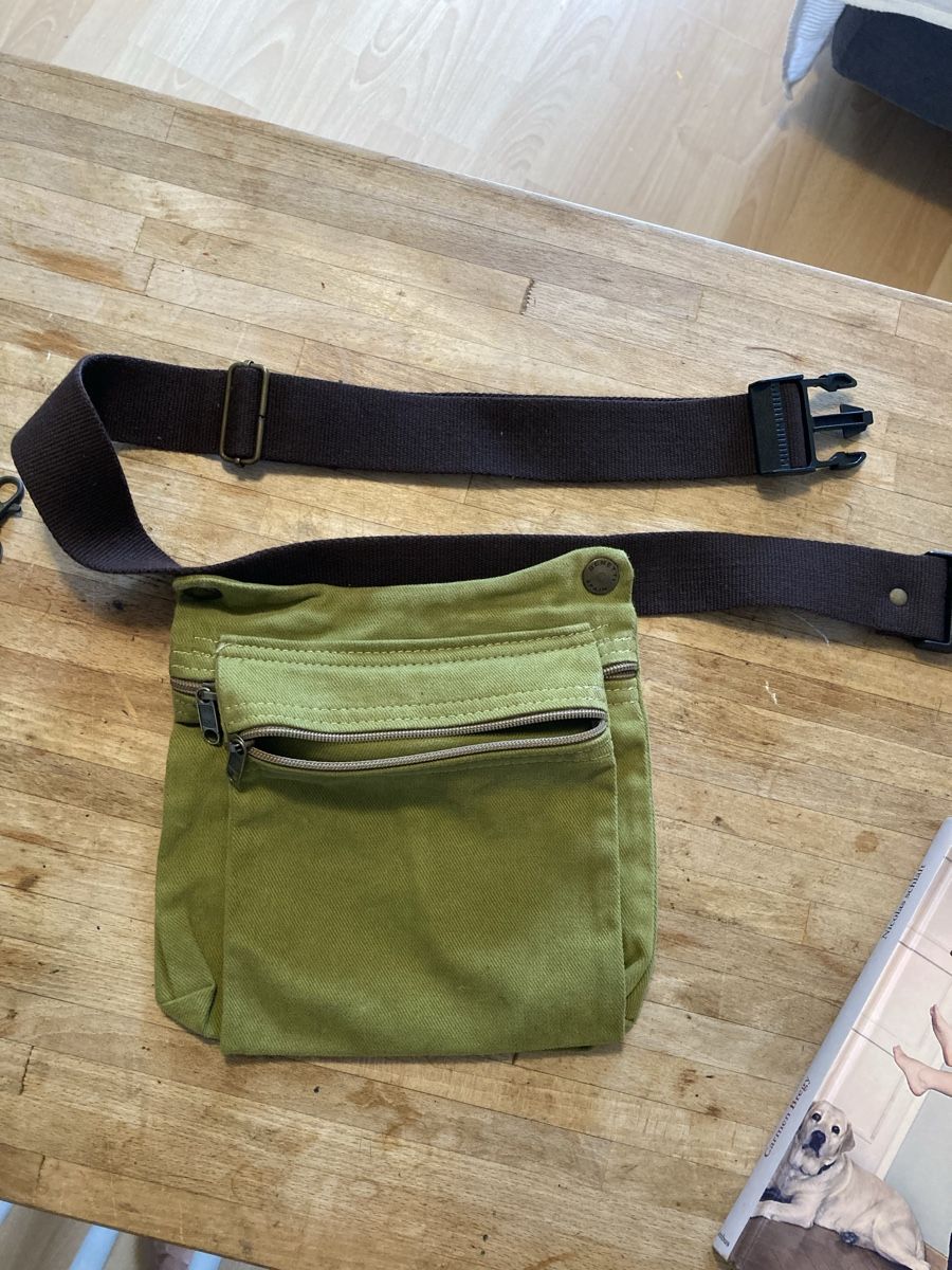 Taschen: Bauchtasche grün – Gebraucht aus Basel von Myriam3