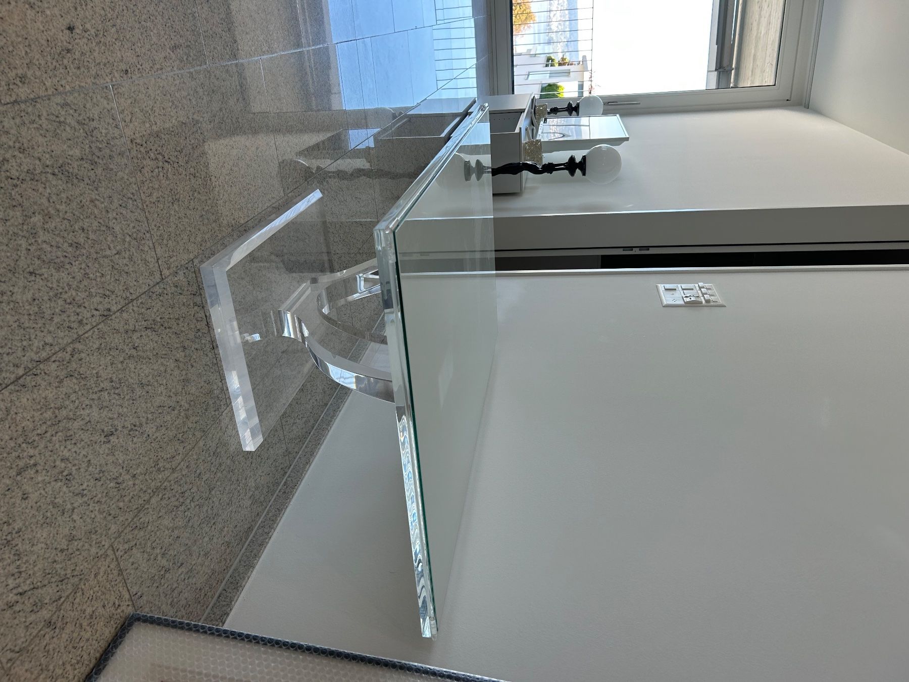 Tavoli: Elegante table en plexiglas – Usato da Erlenbach ZH venduto da cbl_f2rj