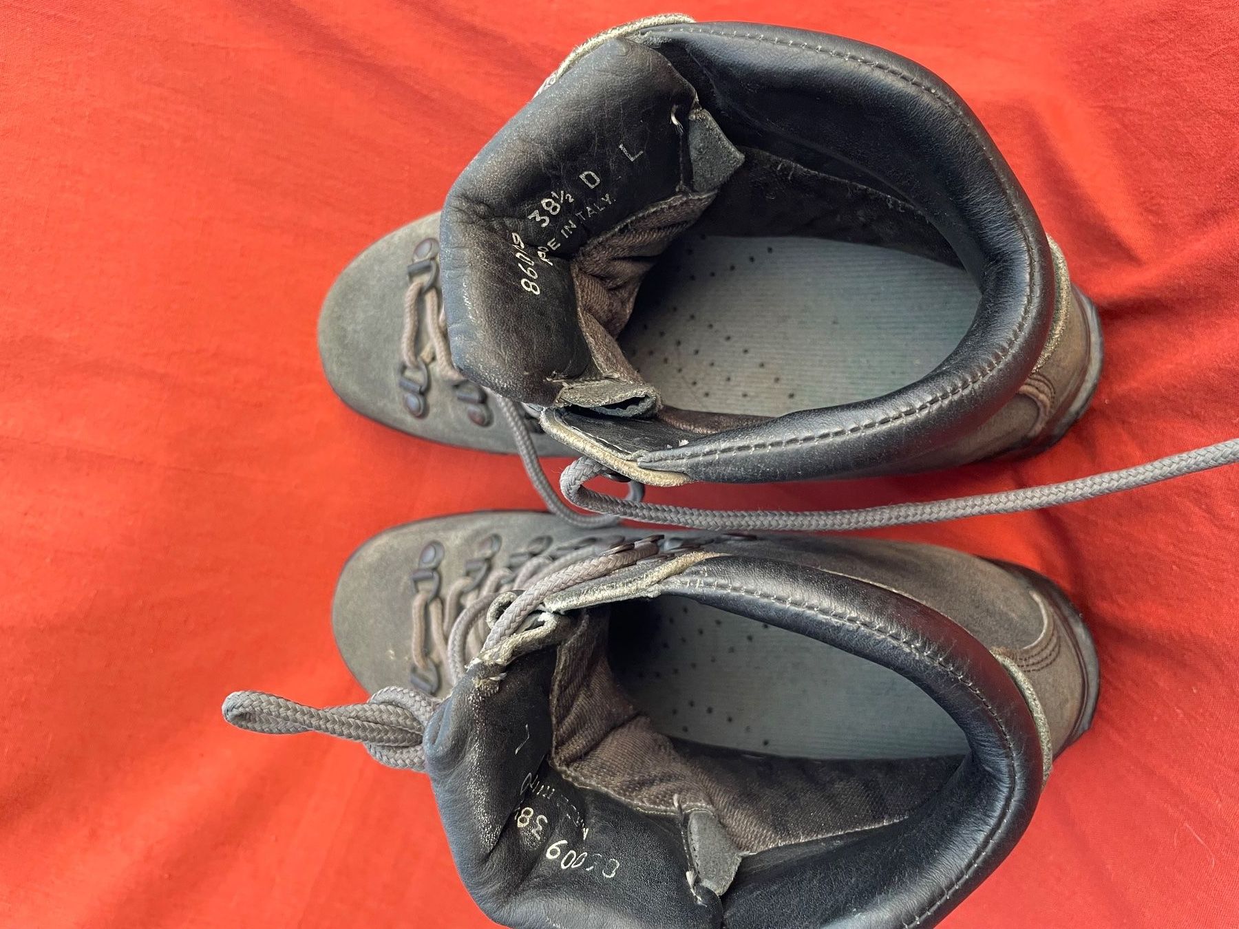 Scarpa Scarpe da donna: Scarpa Wanderschuhe Vibram Sohle Grösse 38.5 gebraucht – Usato da Luzern venduto da nilabintang 2
