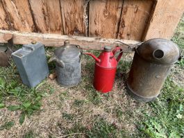 4 alte Benzinkanister Ölkannen Oelbehälter