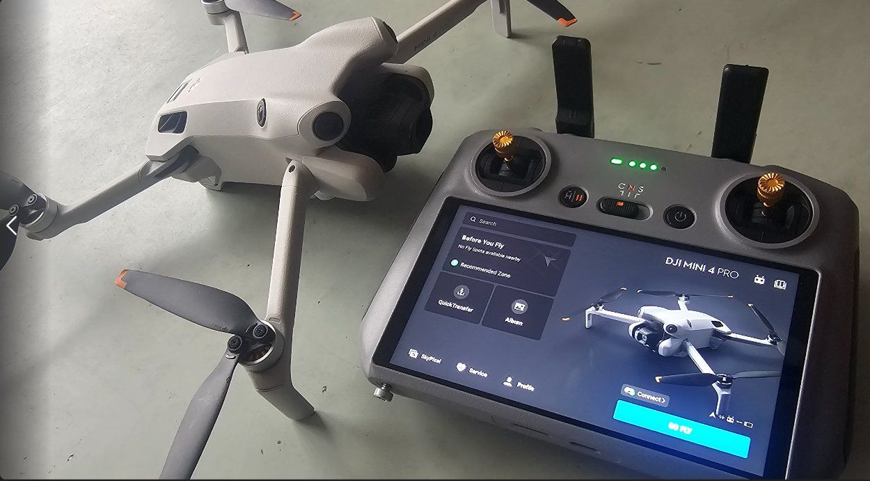 DJI RC Kits de montage: DJI Mini 4 Pro 4k drone RC 2 controller with screen – D'occasion à Geneve par T36 2