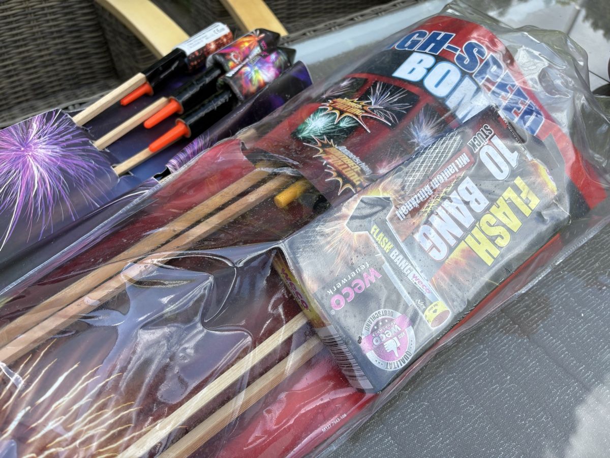 Spielzeuge: Grosses Feuerwerk-Set – Gebraucht aus Zürich von Orionos 3