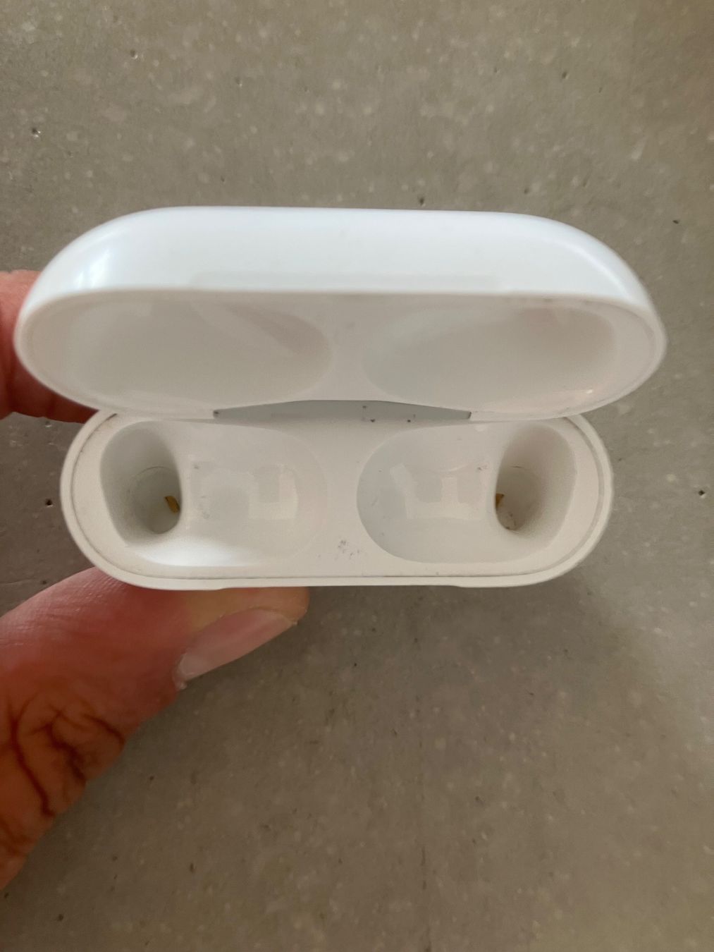 Apple Cuffie: Apple AirPods Pro 1 Charging Case – Usato da Lausanne venduto da mr.v 3