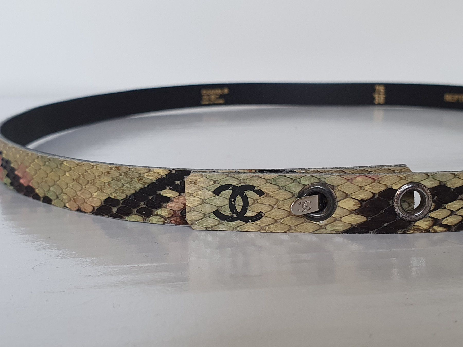 Chanel Cinture: CHANEL Taillen Gürtel Python Leder CC Logo – Usato da Wängi venduto da Pambola 5