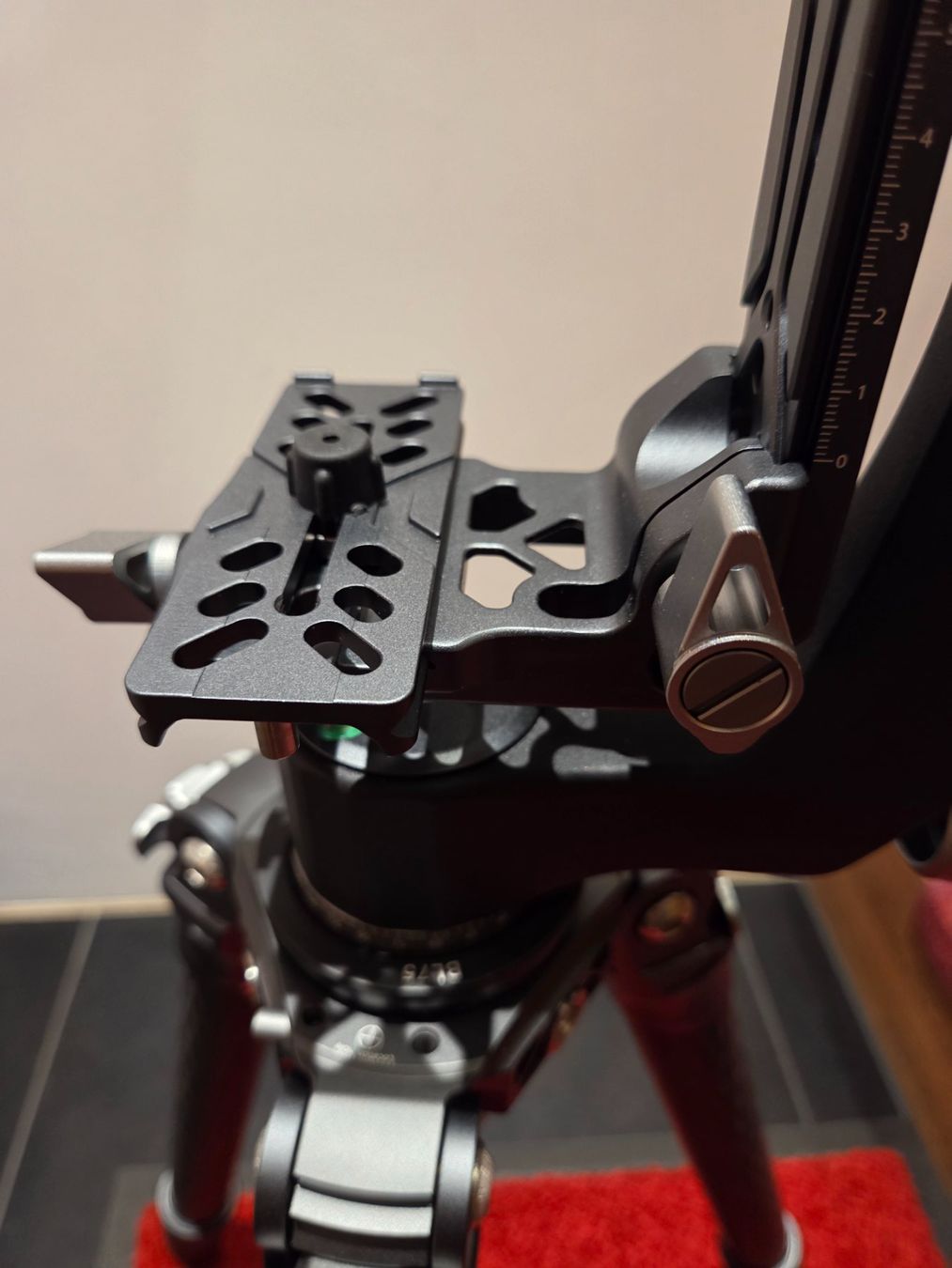Benro Treppiedi & Teste: Benro Stativ mit Gimbal - neu und ungebraucht!! – Nuovo (secondo la descrizione) da Kriegstetten venduto da Tamandua 4