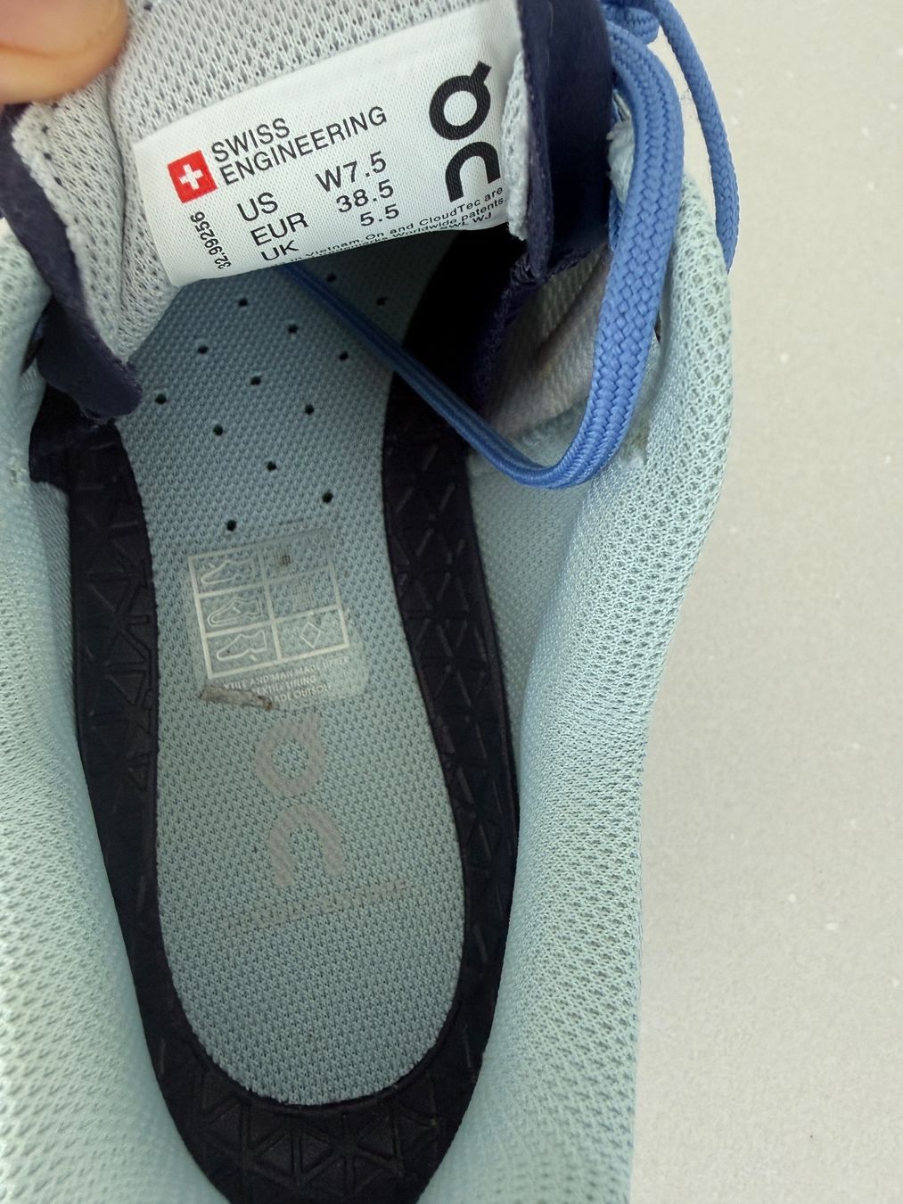 On Damenschuhe: On Cloudventure Damen-Trailrunning Gr. 38.5 – Gebraucht aus Wangen SZ von case690 3