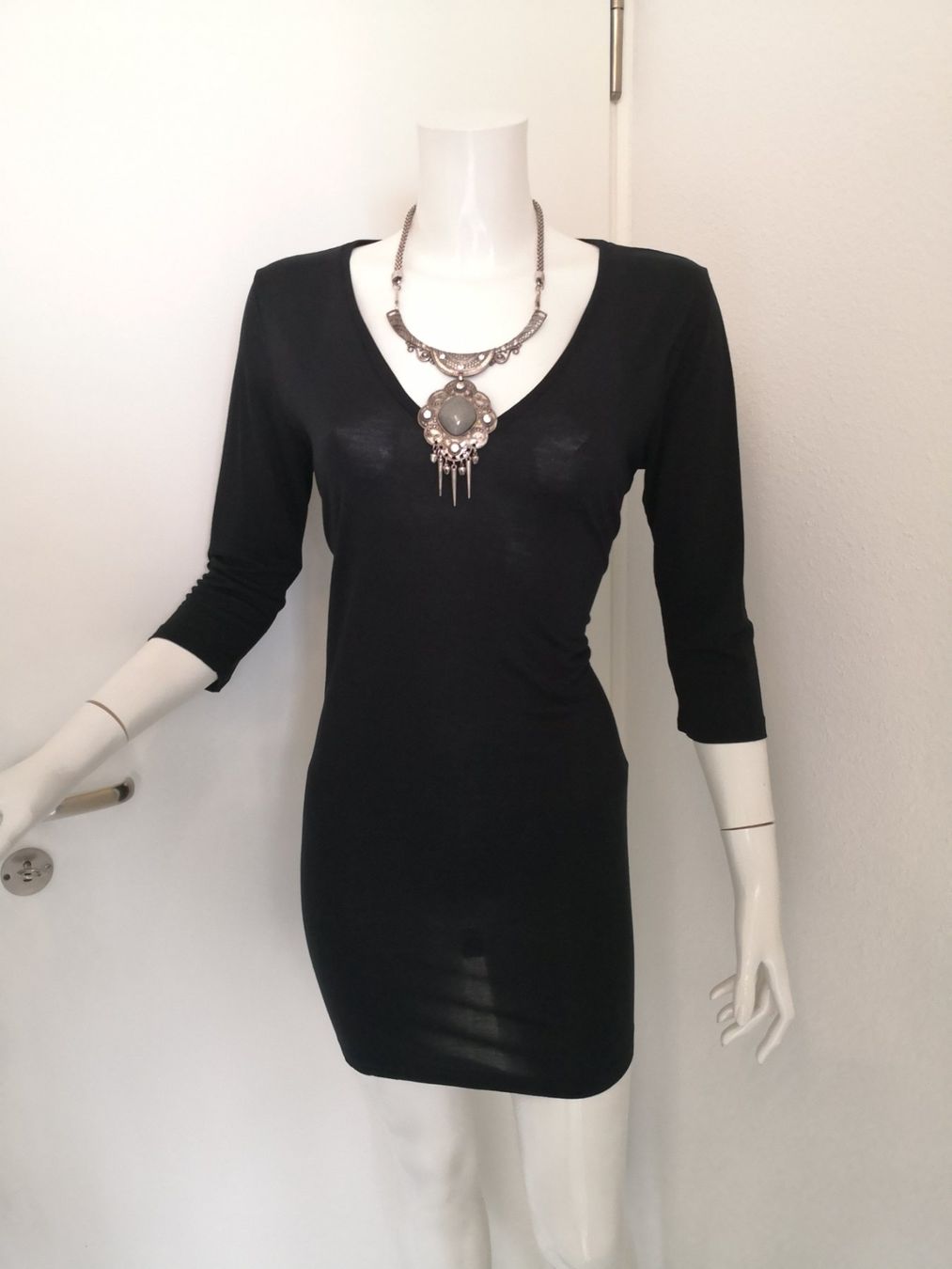 Mango Kleider: 🤩MANGO KLEID SCHWARZ & V-SCHNITT – Neu (gemäss Beschreibung) aus Olten von Naja-Twins-Twins 8