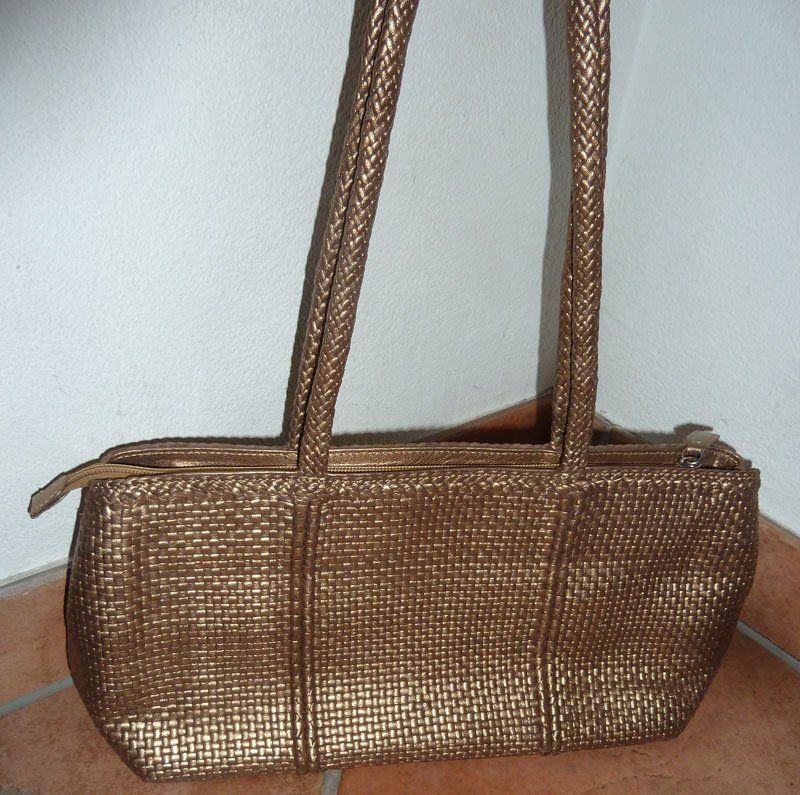 Borse da donna: Handtasche / Tasche – Usato da Ruggell venduto da Btt