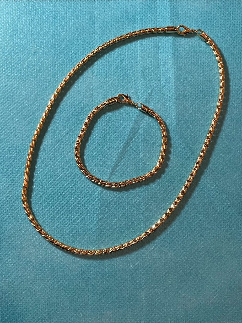 Catenine: Lot collier et bracelet – Usato da Villars-le-Grand venduto da Scaoli