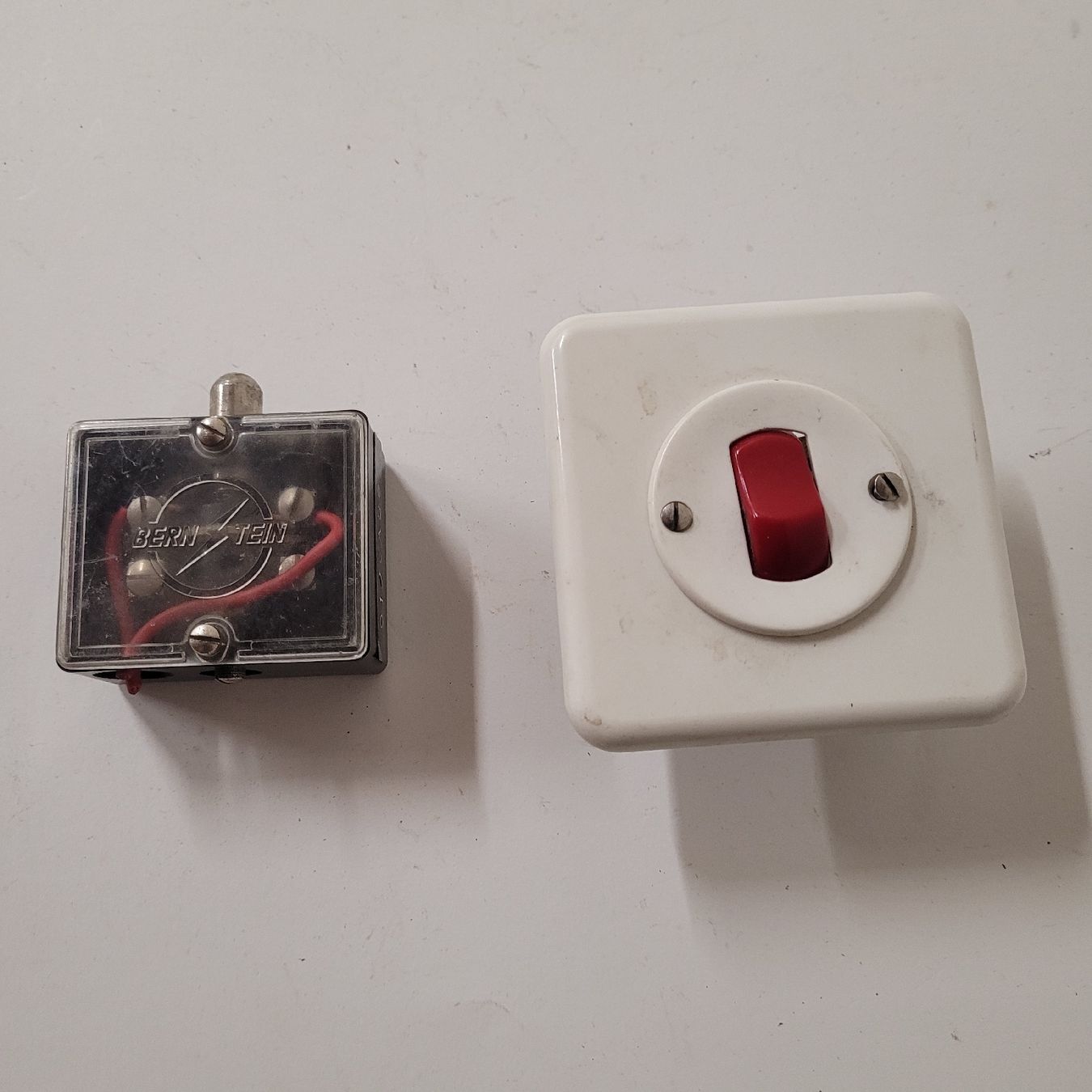 Interruttori: alte elektroschalter elektromaterial – Usato da Reichenburg venduto da AK_78
