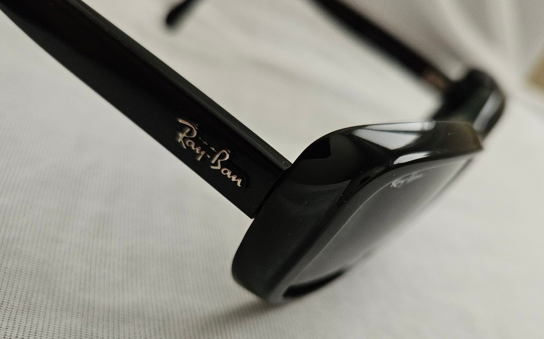 Ray-Ban Occhiali & Lenti: Sunglases Ray-Ban RB4174 601 – Usato da Biel/Bienne venduto da ypslilon 1