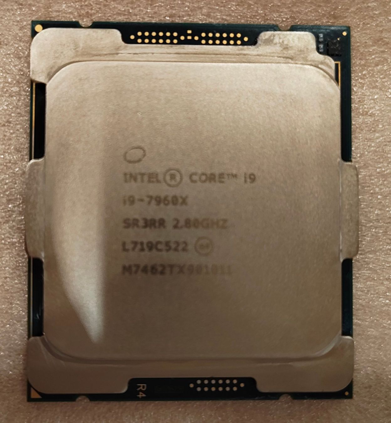 Intel Elektronikbauteile: Intel Core i9-7960X - CPU – Gebraucht aus Turgi von Benaya