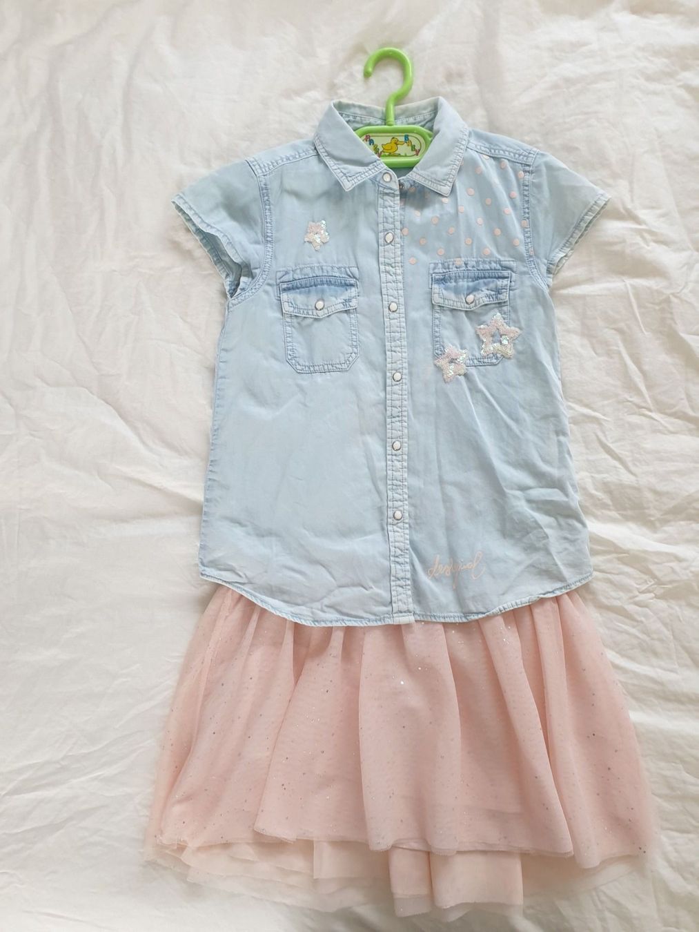Desigual Vestiti & Gonne: Desigual Kleid mit JeansBluse, Gr. 134 – Nuovo (secondo la descrizione) da Biberist venduto da Nicelotti 1
