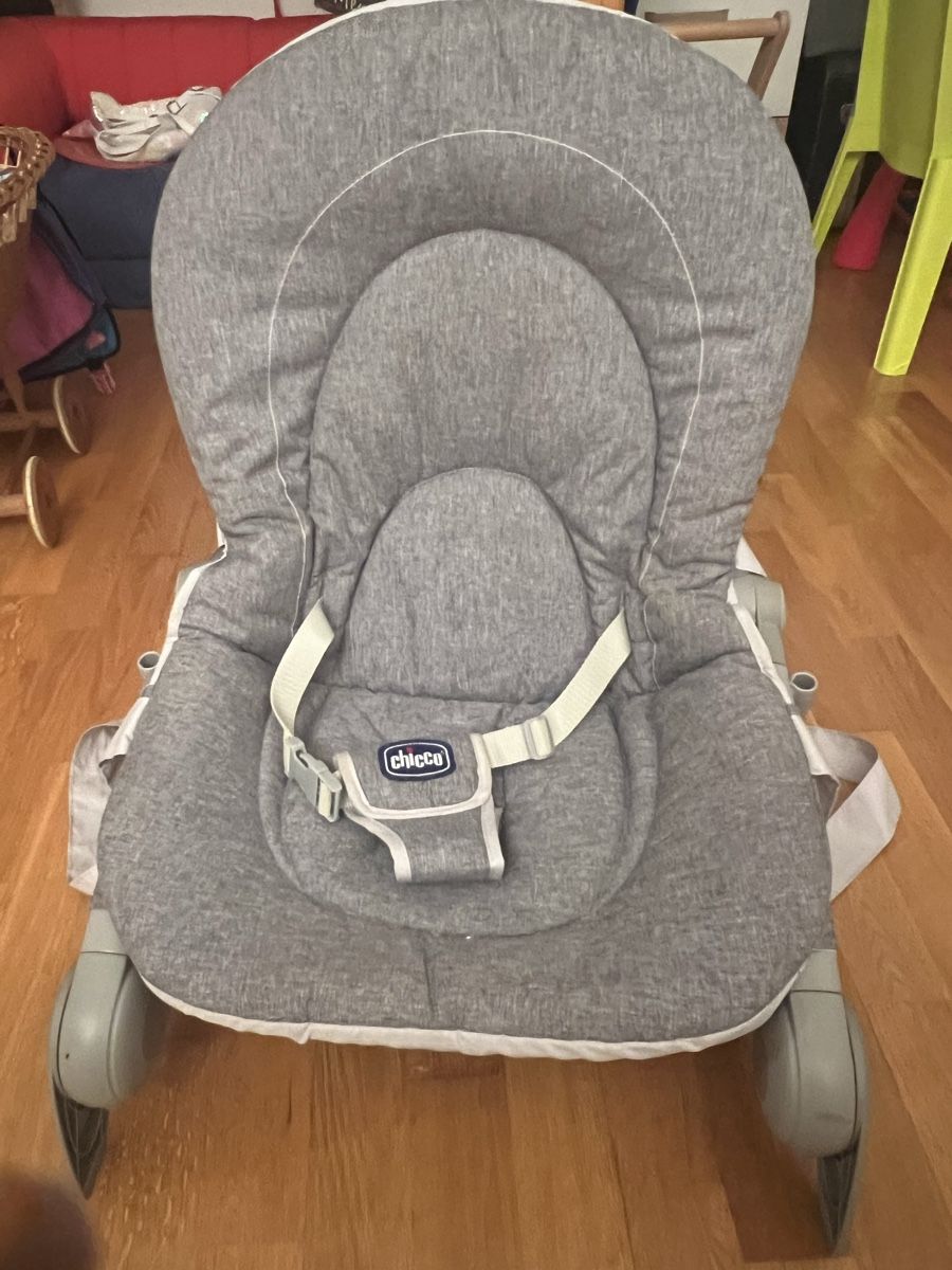 Chicco Sdraiette & Sdraiette a dondolo: Babywippe Chicco mit Spielbogen – Usato da Meilen venduto da gio_xlz7 1