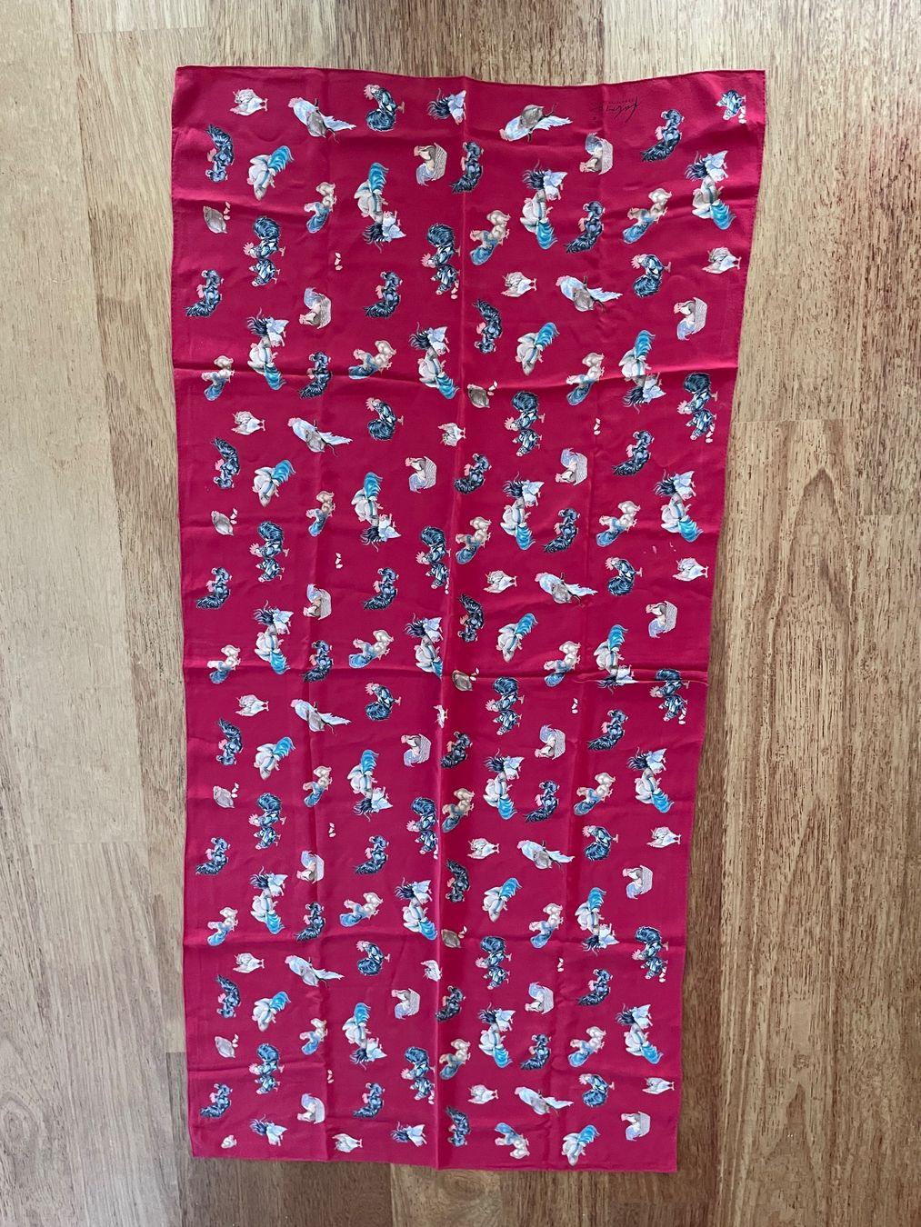 Fabric Frontline Foulard & Sciarpe: Fabric Frontline Seidenschal – Usato da Hünenberg See venduto da DND5