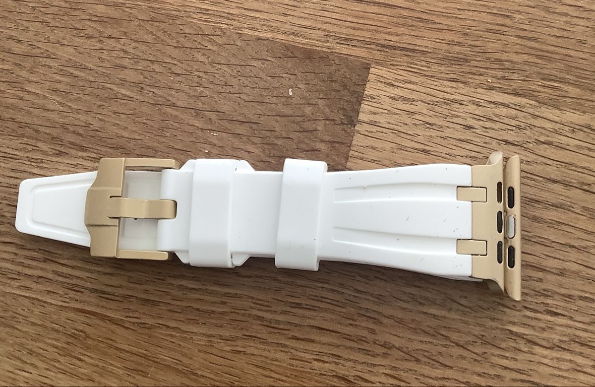 Apple Smartwatch: Weisses Apple Watch Armband, Gold. – Neu und originalverpackt aus Tafers von Dmausi