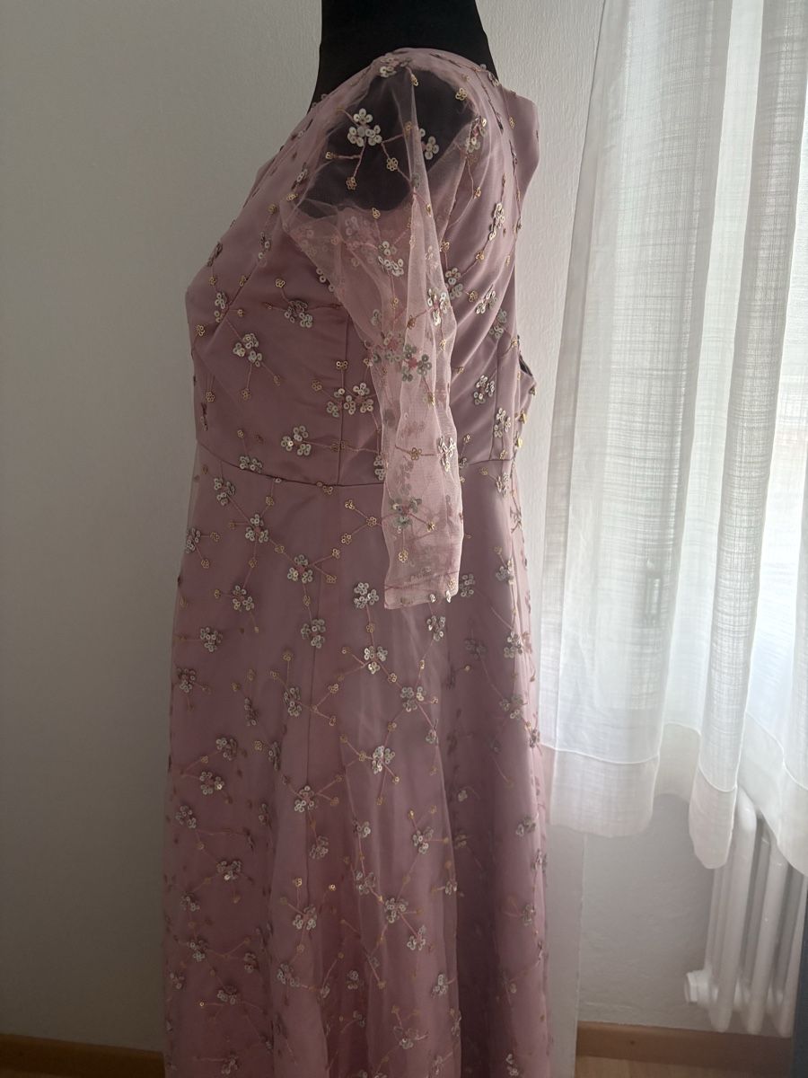 Robes: Kleid mit Blumenembroidery – Neuf (Voir description) à Bösingen par ash_jnn8 1