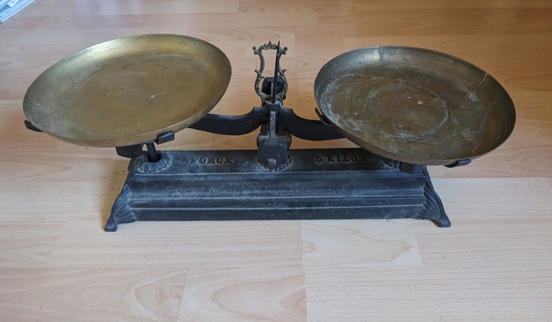 Bilance e pesi: 5 alte Waagen  – Usato da Toffen venduto da Lohner51 1