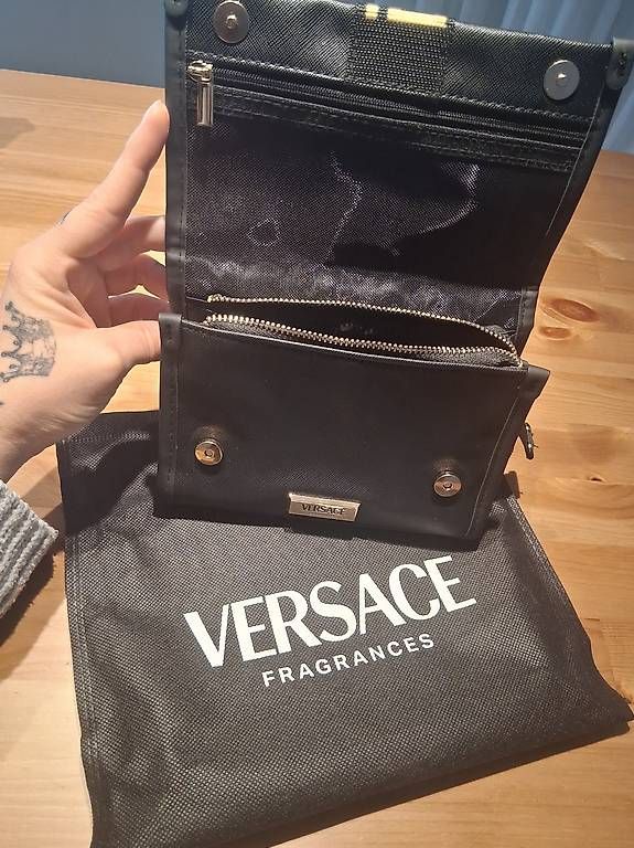 Sacs femmes: VERSACE – Neuf avec emballage d'origine à Möhlin par shq_9yb5