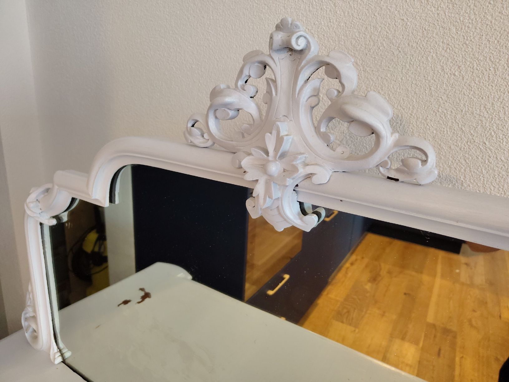 Cassettiere: Commode ancienne blanche avec miroir, style baroque – Usato da ins venduto da aviator2 1