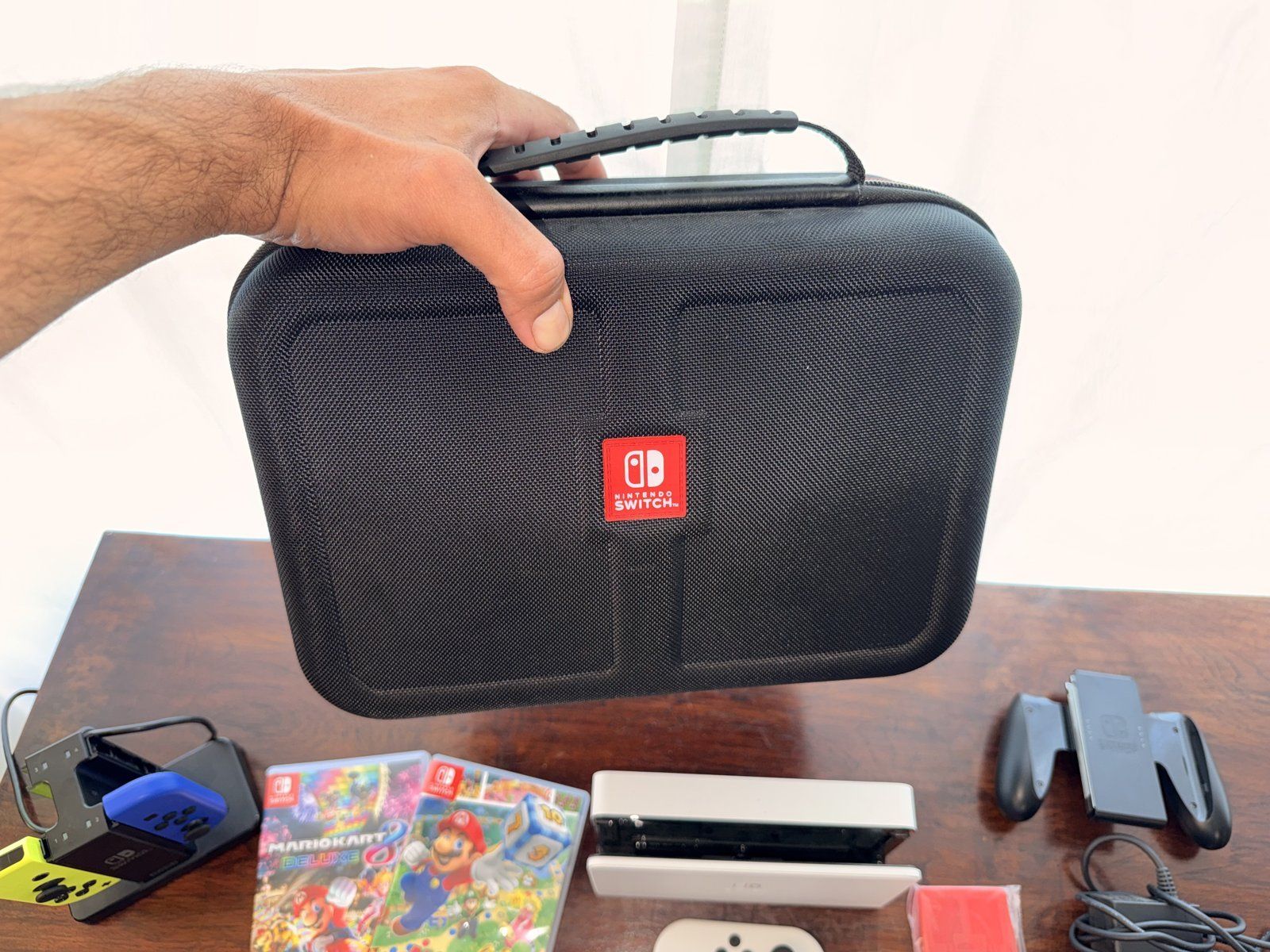 Nintendo Console: Switch OLED Weiss + 4 Joy-Con + 2 Games + Case – Usato da Zürich venduto da swizzmember 4