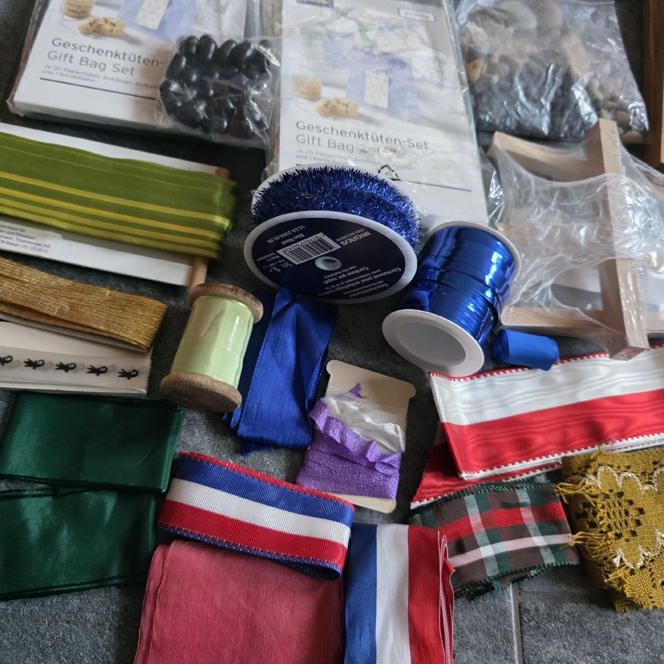 Kit bricolage: Bastelset Gross: Geschenkbaender, Deko, Steine u.v.m. – Nuovo (secondo la descrizione) da Rheinsulz venduto da Gilea 4