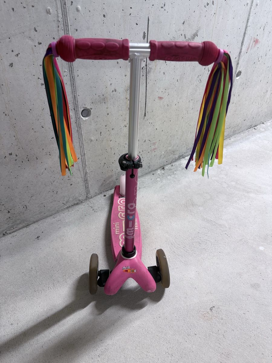 Micro Kickboard: Trottinett Mini Micro Rosa mit Fahnen – Usato da Rothrist venduto da sih_75h7