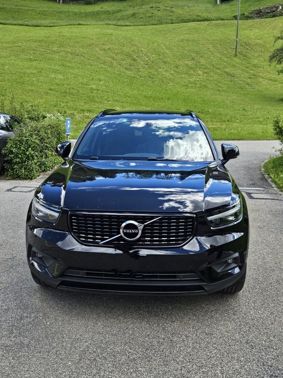 VOLVO XC40 B4 AWD Mild Hybrid R-Design zu verkaufen