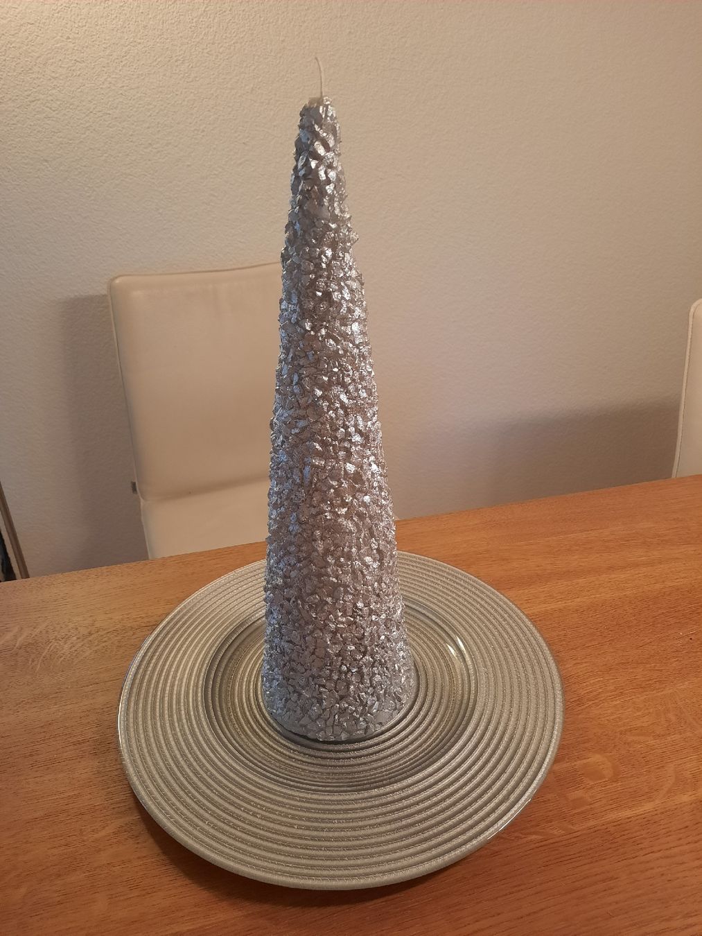 Candele: Pylon-Kerze mit Teller silber - 40cm hoch – Nuovo (secondo la descrizione) da Zofingen venduto da Migiskau