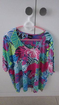 T-Shirt Ulla Popken, Grösse 54, A-Linie, V-Ausschnitt