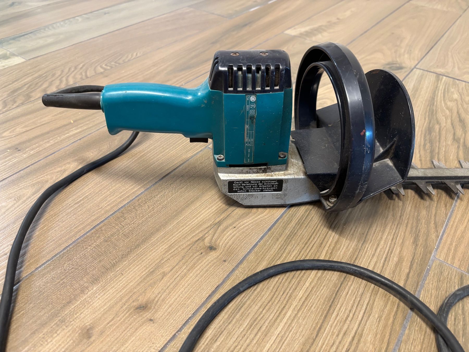 Alle Werkzeuge: Elektro Heckenschere – Gebraucht aus Riken AG von ZReis