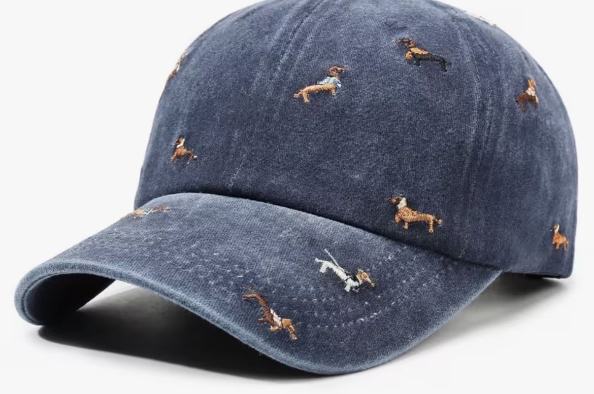 Altro in  Abbigliamento & Accessori: Baseball cap.   Mit aufgestickten Dackel – Nuovo e nell'imballaggio originale da Saanen venduto da SoniaMichaela