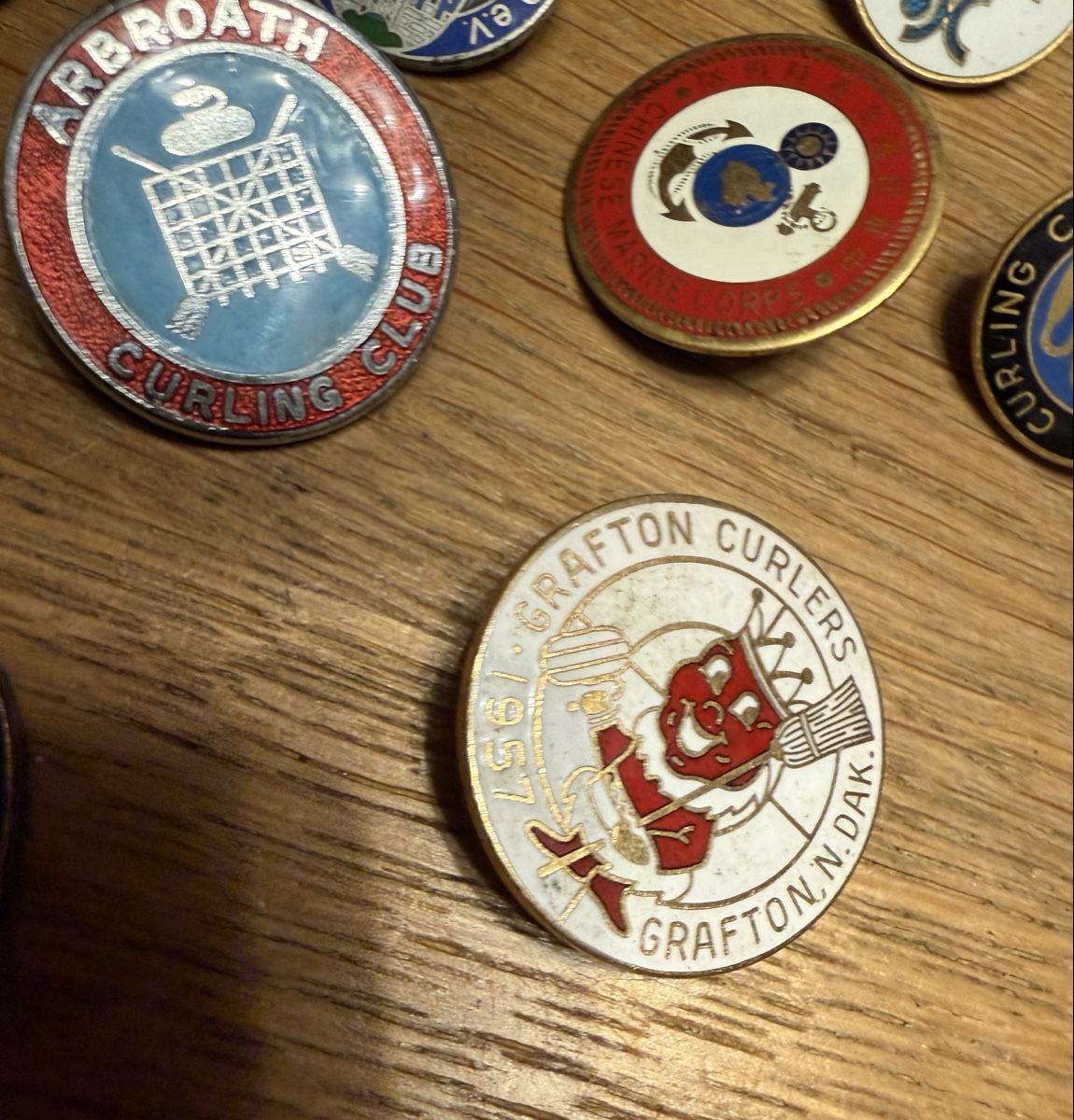 Placchette & Badge: Lot Pin Broschen Anhänger Abzeichen – Usato da Goldach venduto da Donpancho 7