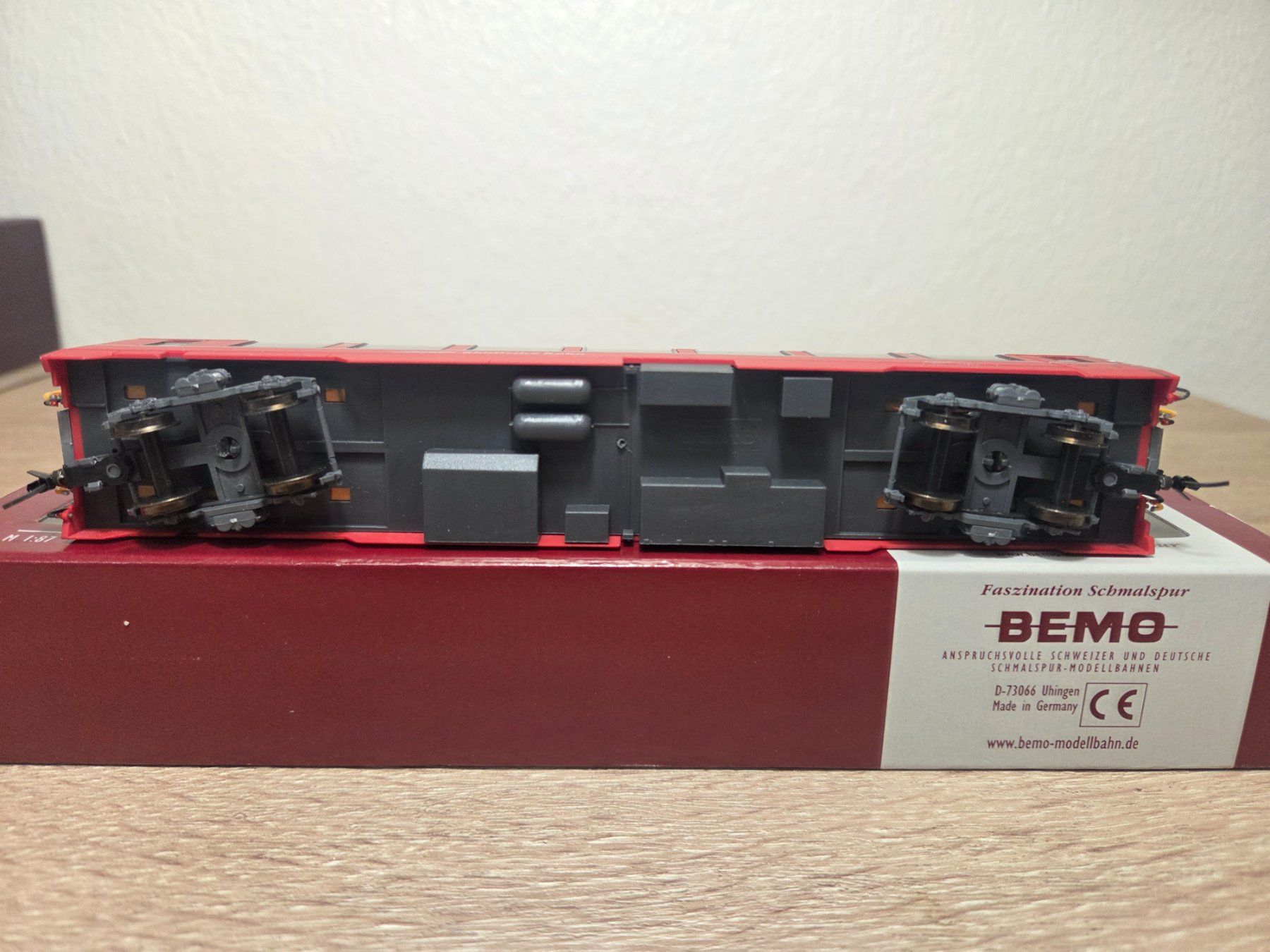 Bemo Modellini di ferrovie: Bemo 3294 106 Panoramawagen RhB H0m – Nuovo e nell'imballaggio originale da St-Aubin-Sauges venduto da Lo_Go 4