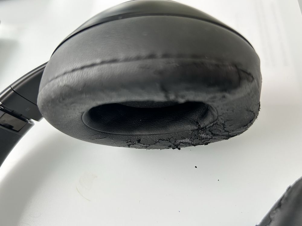 Beats Studio 3 Wireless Headphones (Defective) 3