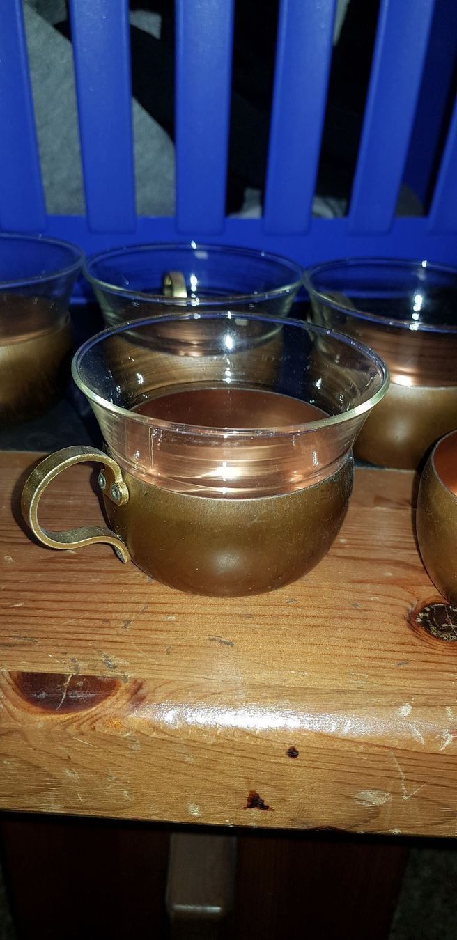 Bicchieri: TEEGLÄSER MIT KUPFERHALTER – Usato da GLARUS venduto da Glarus4