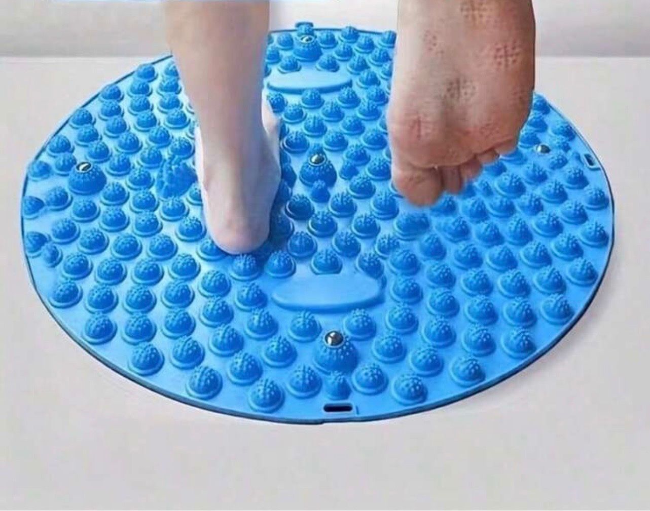 Dispositivi per massaggi: Fussmassagematte rund blau 35.5cm neu – Nuovo e nell'imballaggio originale da Emmenbrücke venduto da engueteDeal