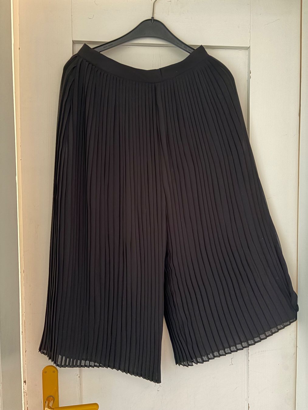 Pantaloni: Coole Plissee 3/4 Hosen von Minimum – Nuovo (secondo la descrizione) da Schaffhausen venduto da _queen_c