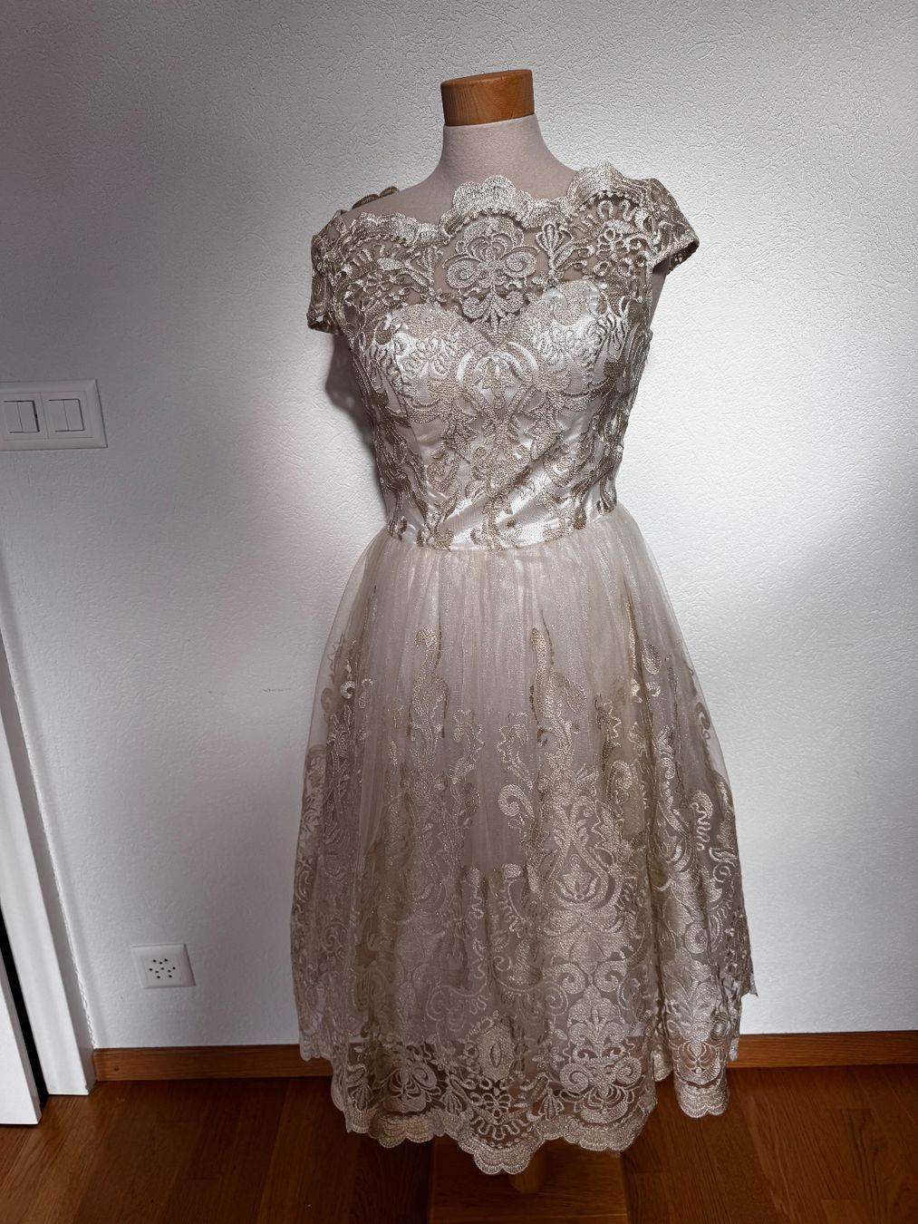 Vestiti: Kleid / Spitzenkleid / Gold / Tüll / Gr. 36 – Nuovo e nell'imballaggio originale da Hünibach venduto da s.leptir 2