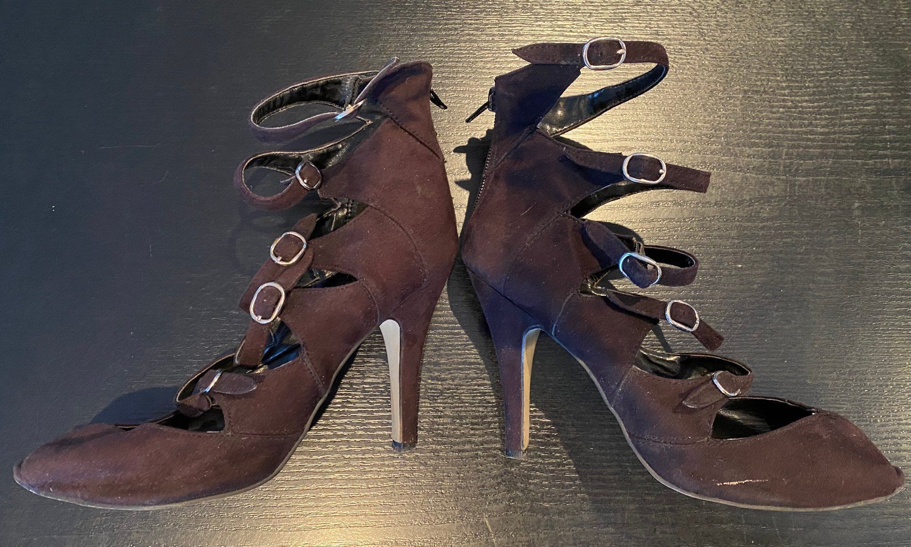 Cube Scarpe da donna: Schuhe Pumps high heels schwarz Schnallen Emo Goth 39 CUBE – Usato da Oftringen venduto da corwec 4