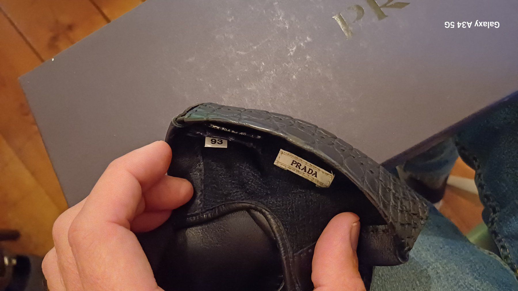 Prada Guanti & manicotti: Prada Handschuhe aus Aligatorleder – Usato da St. Gallen venduto da DiesundDas. 2