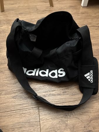 Sporttasche Adidas schwarz mit Tragegurt top Zustand