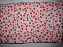 Baumwollstoff rose mit kleinen Kirschen