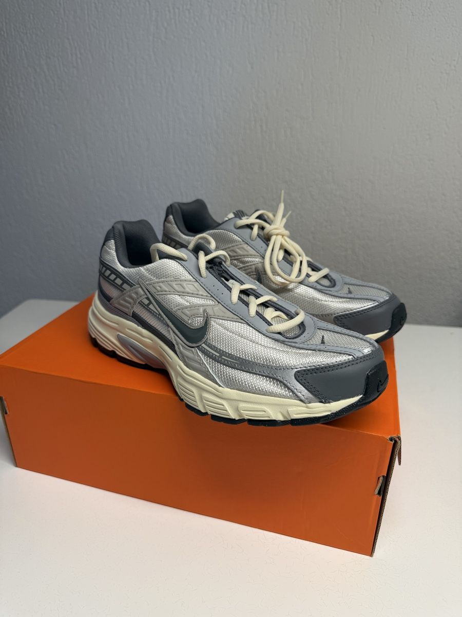 Nike Scarpe da uomo: Nike Initiator Light Bone EU 42 – Nuovo e nell'imballaggio originale da Dübendorf venduto da Sneaker_Seller 1