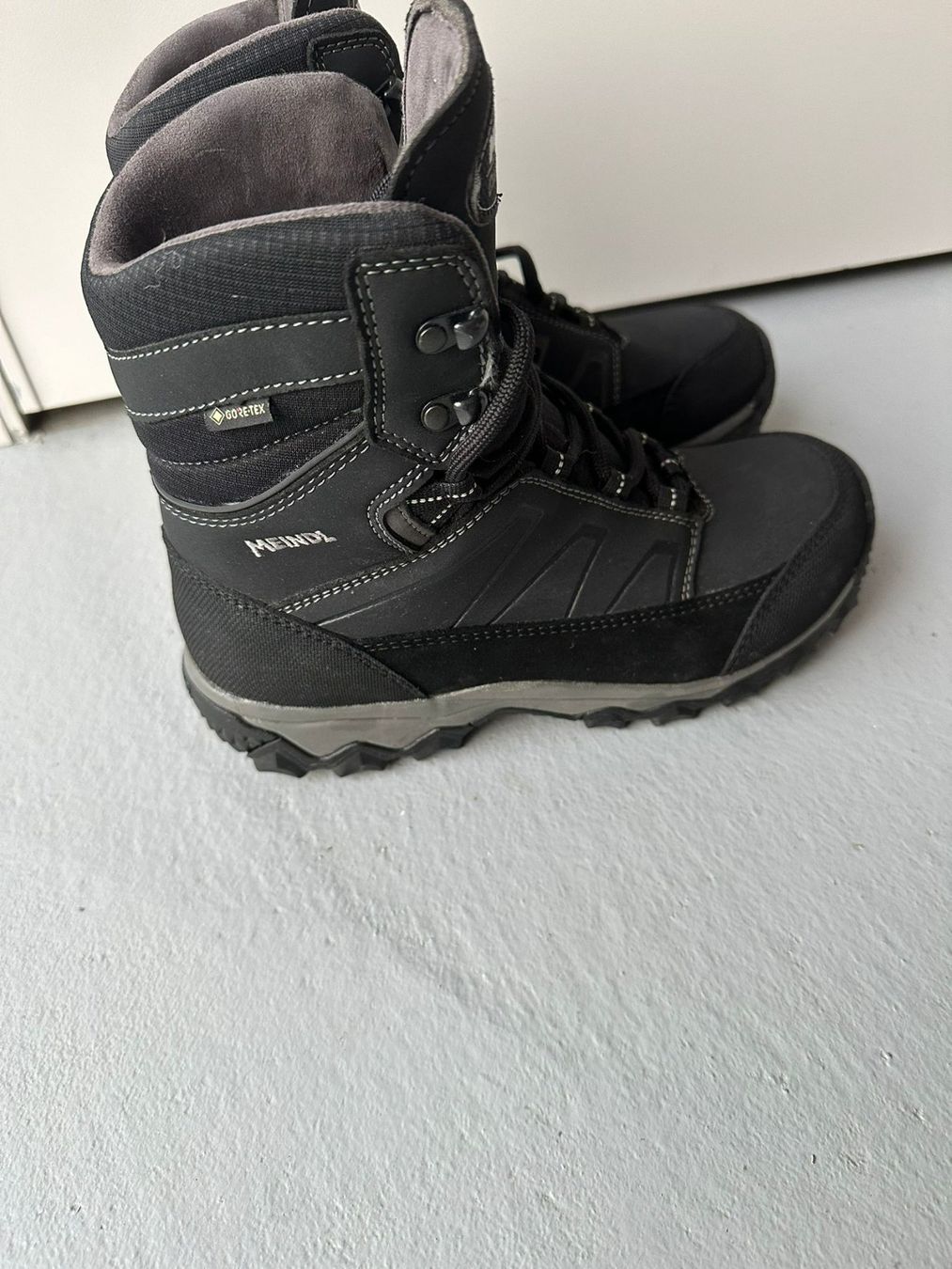 Meindl Scarpe da uomo: Meindl Winterstiefel /Winterschuhe Grösse 9 – Usato da Burgdorf venduto da interstellar2
