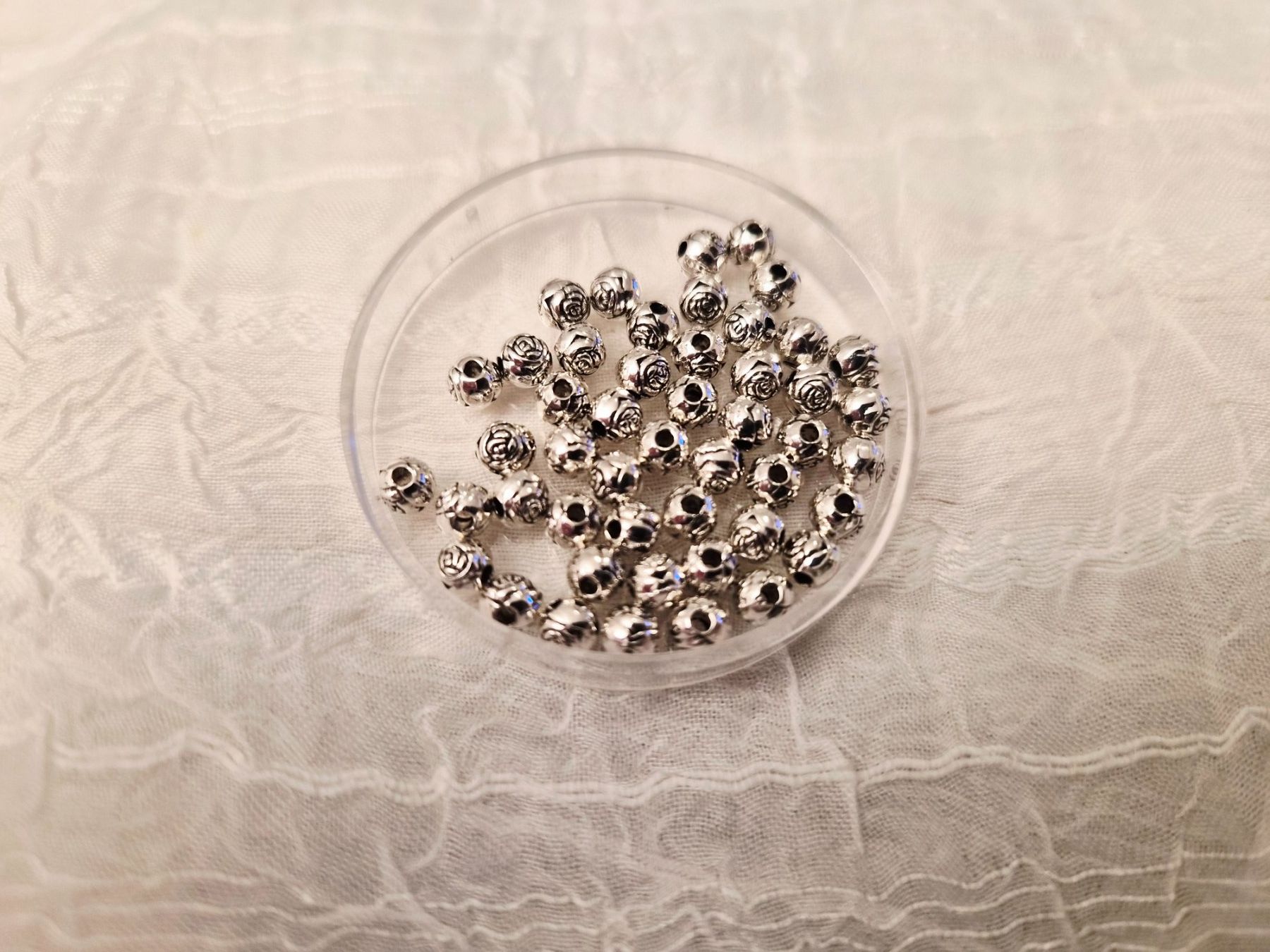 Perle (finte): Zwischenperlen 48 stk 4mm – Nuovo (secondo la descrizione) da Dietikon venduto da Eleda 1