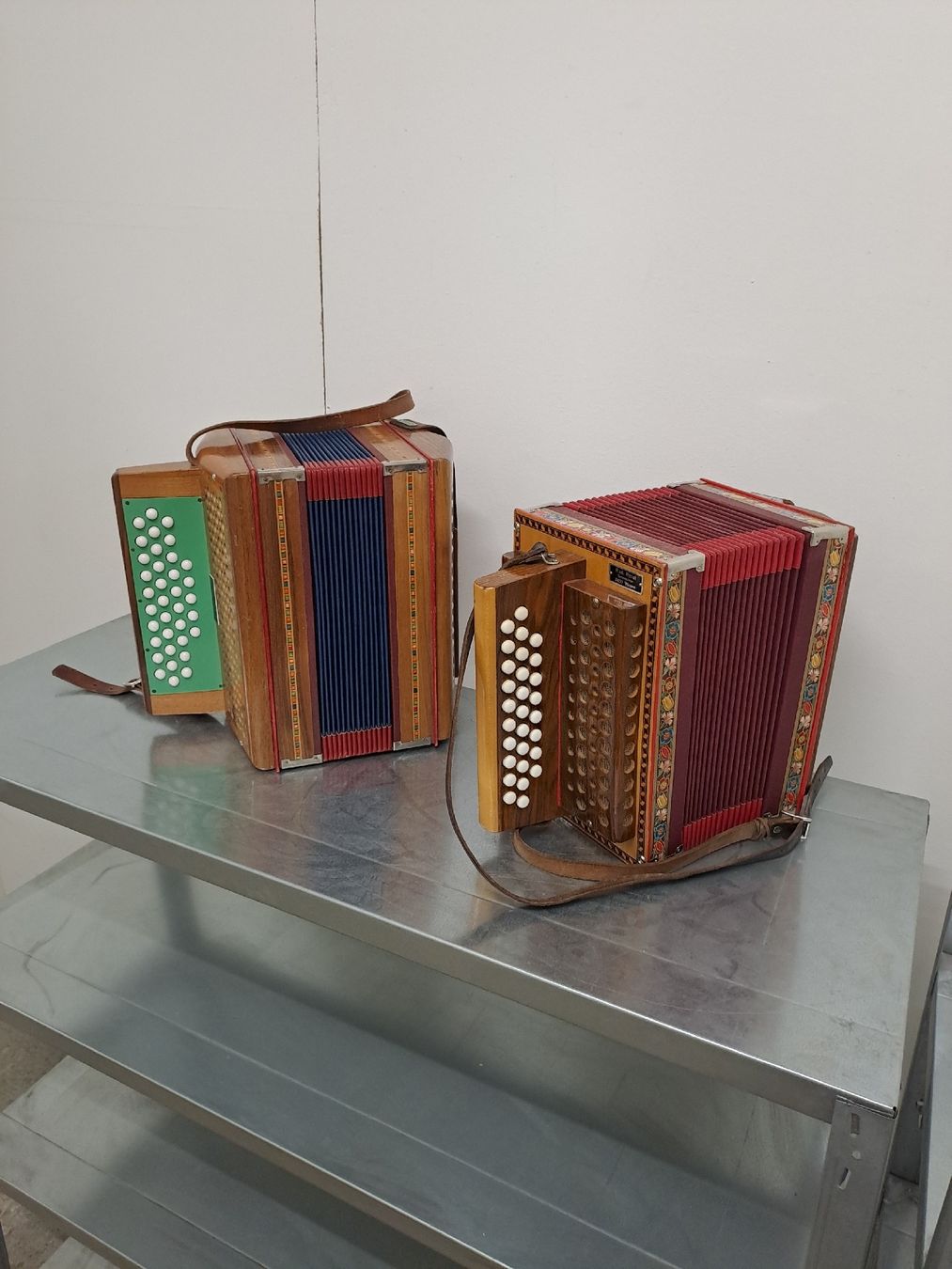 Strumenti musicali: 2 schwyzerorgeli zum verkaufen – Usato da Villeneuve venduto da BibiVintage 8
