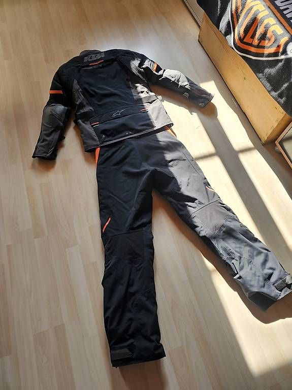 Lotti di vestiti: Motorradbeckleidung KTM – Usato da Schüpbach venduto da Nimba98 1